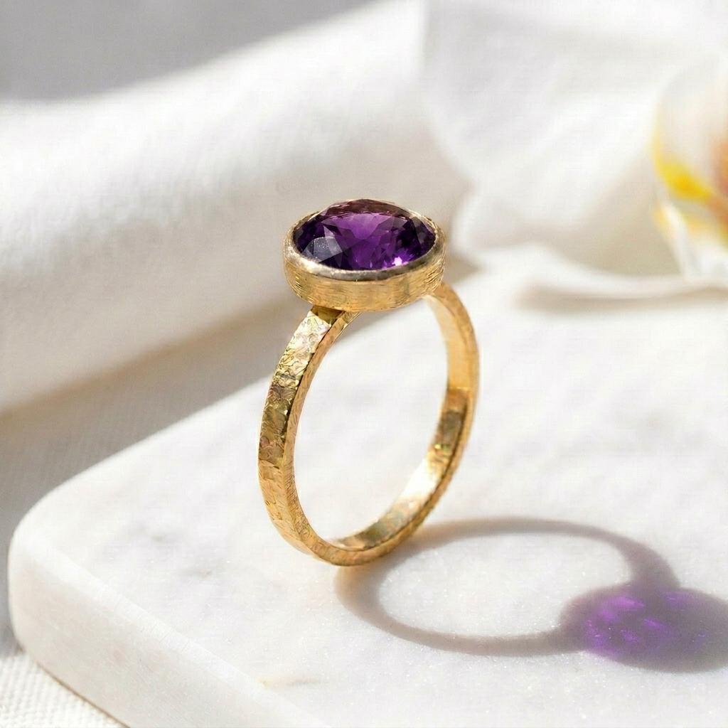 Round Opal Emerald Ring | Bezel Set Solitaire Ring | Hammered Band Statement Ring | Birthstones Ring | Birthday Gift For Her